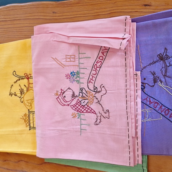 7 Vintage Hand Embroidered Days of the Week Cotton Dish Towels - Picture 4 of 5